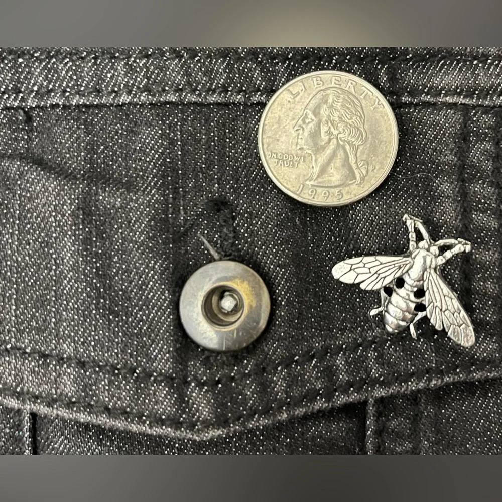 New Bee Pin Vintage Style Color: Silver - Picture 3 of 4